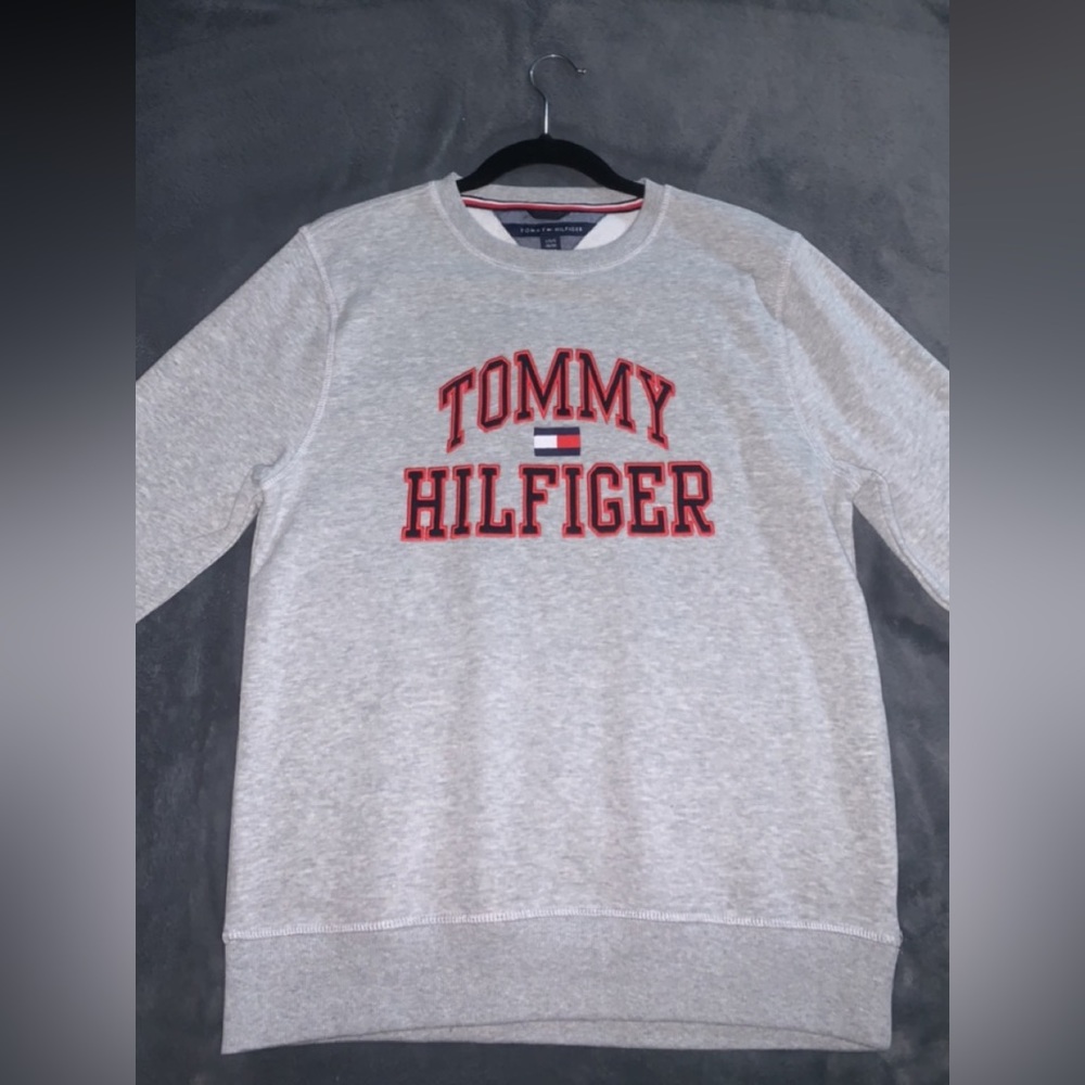 Tommy Hilfiger Sweater large boys Brand New